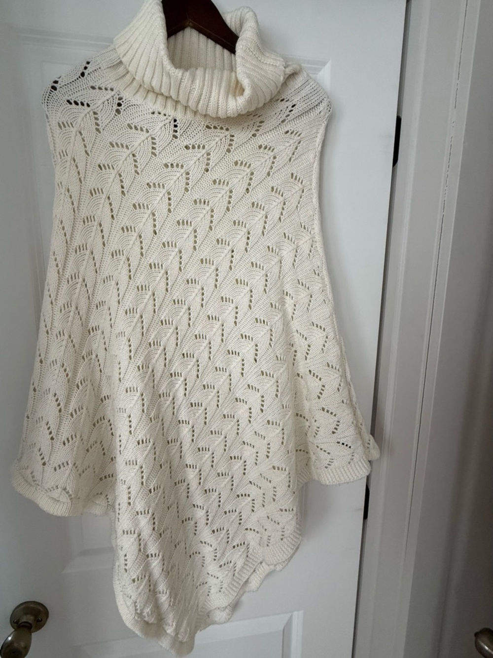 BCBGMaxAzria SZ S Cream Turtleneck Poncho Sweater